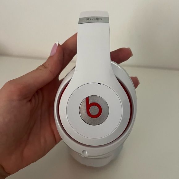 Beats headphones with cord and case like-new condition